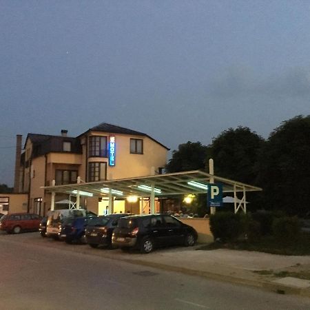 Motel Otoka Donji Vakuf Kültér fotó
