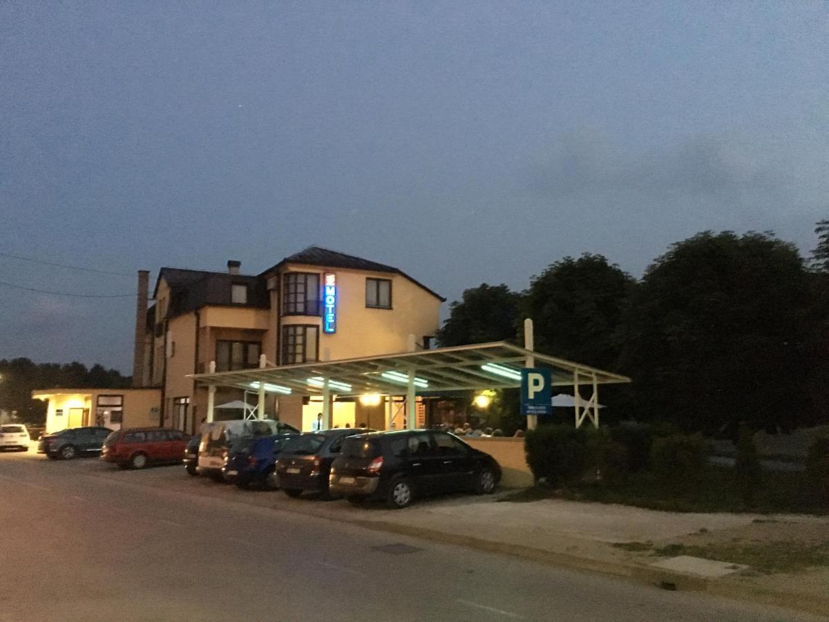 Motel Otoka Donji Vakuf Kültér fotó